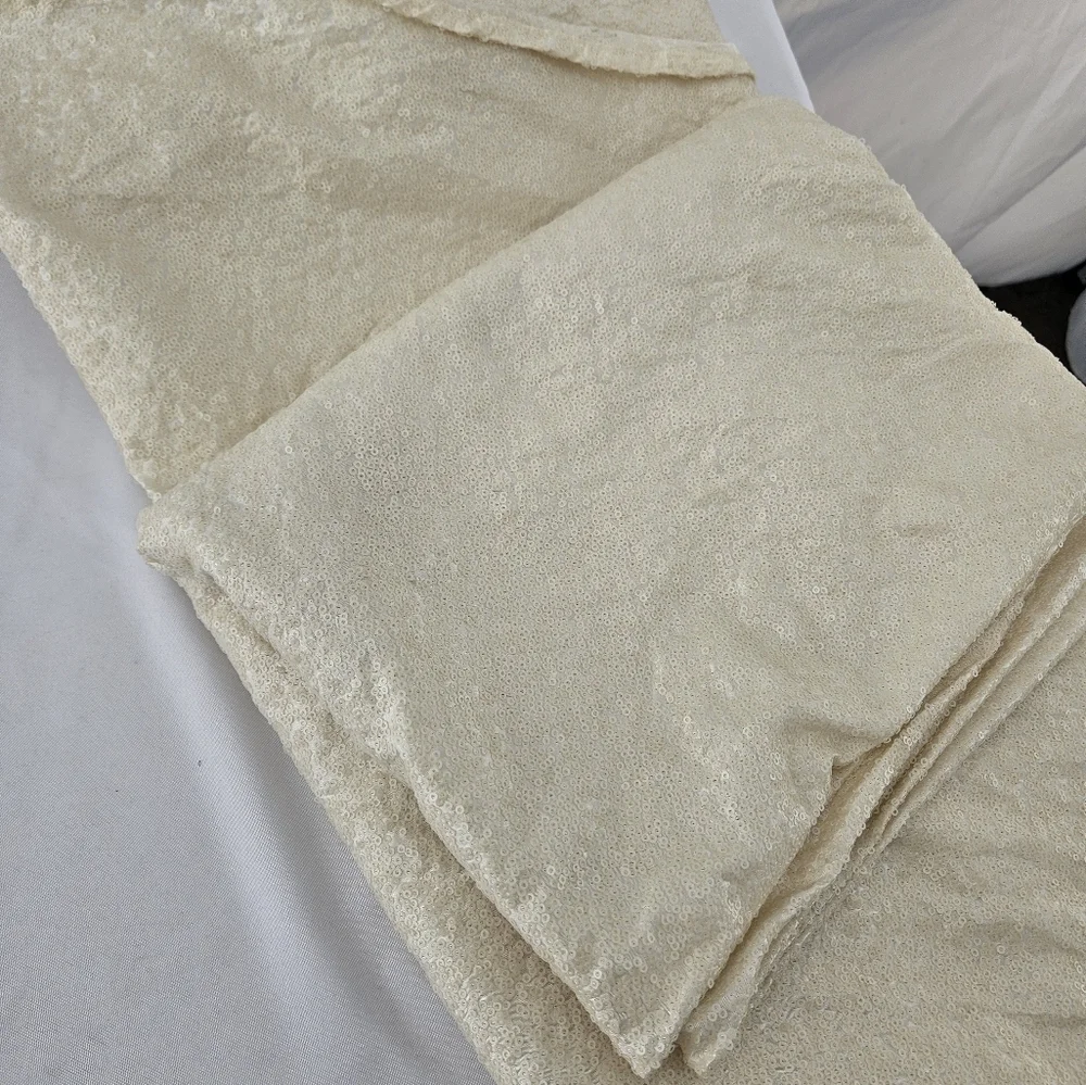 Elegant Cream Sequin Wedding Linen 120